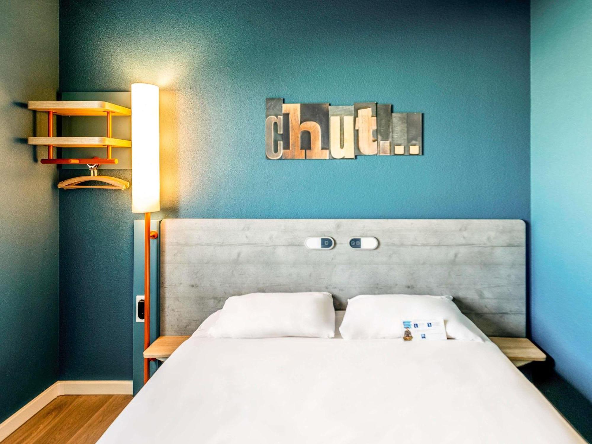 Ibis Budget Pertuis Portes Du Luberon Exterior foto